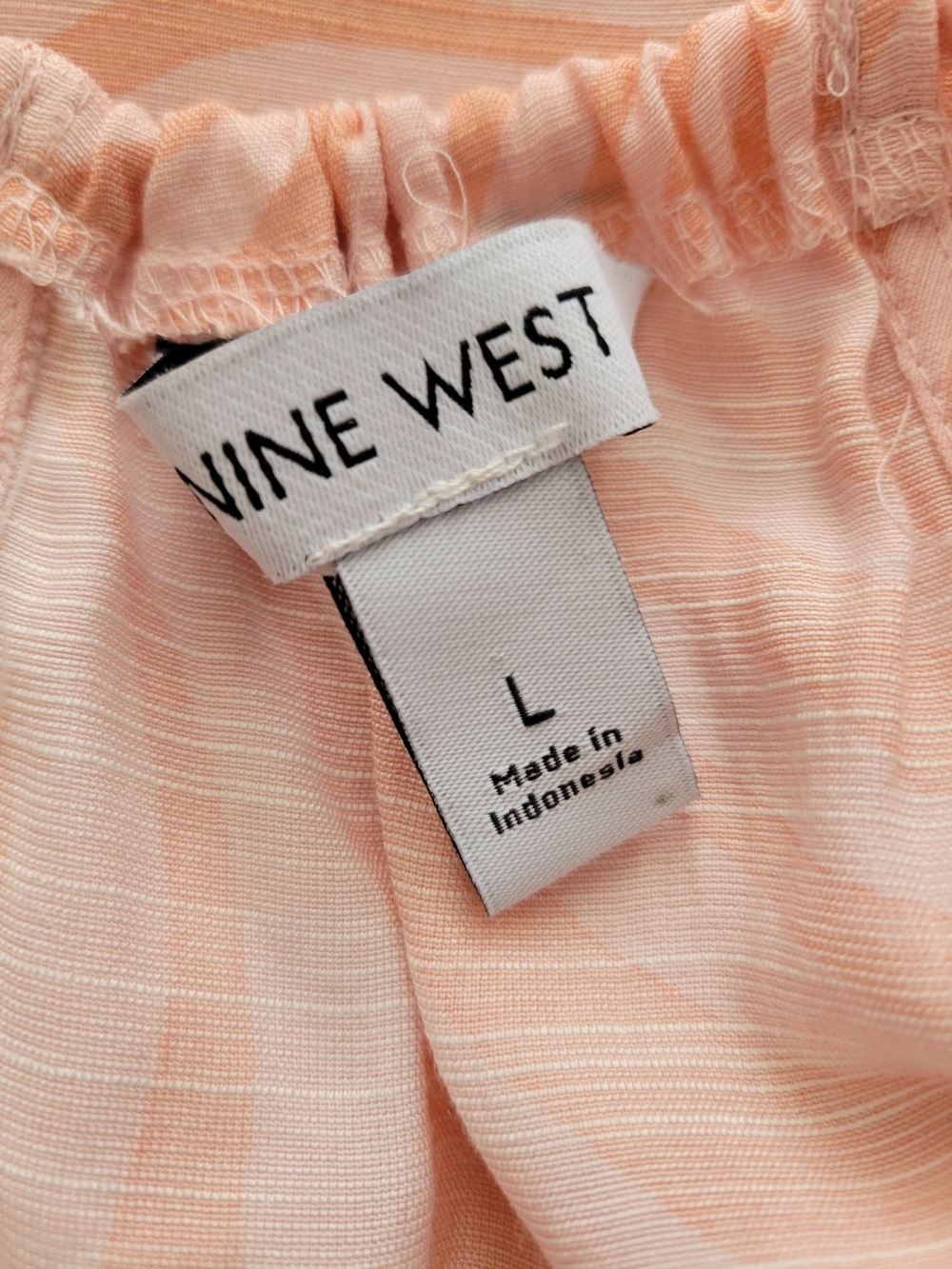 ¤ Size Large • Sleeveless Peached Pink Wave-Print Halter Top • Nine West - Picture 4 of 5